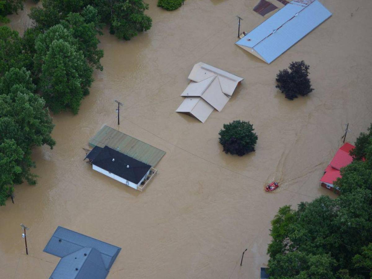 El número de muertos por las inundaciones en Kentucky se eleva a 35