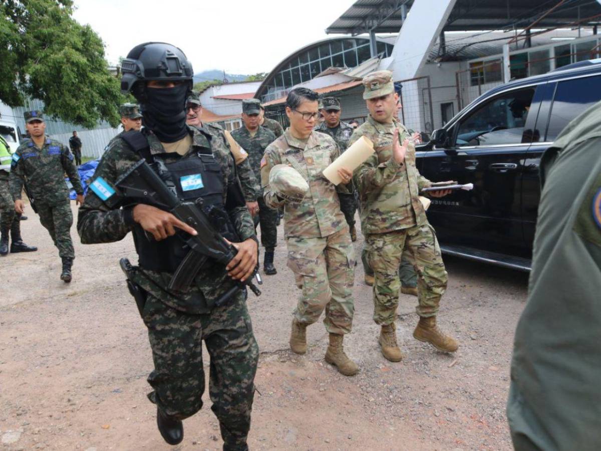 Militares de Estados Unidos y Brasil hacen recorrido por el CLE y se reúnen con Roosevelt Hernández