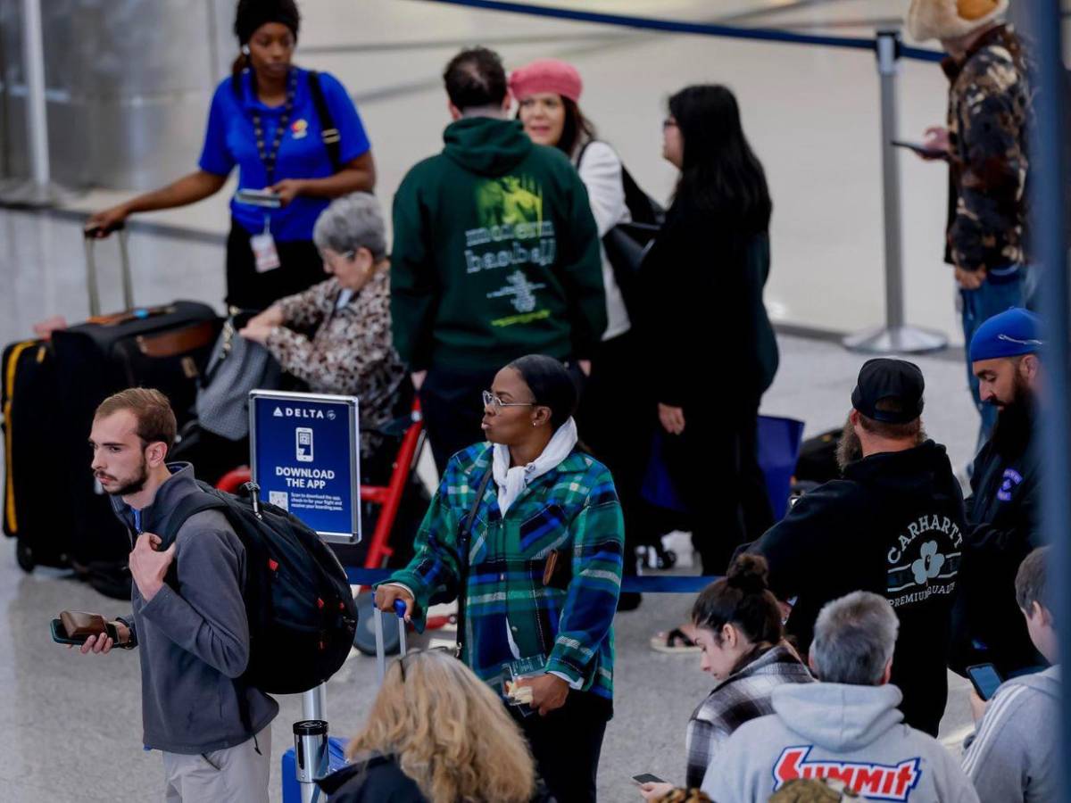 Trump amenaza con reducir el sueldo a los controladores aéreos ausentes por cierre federal