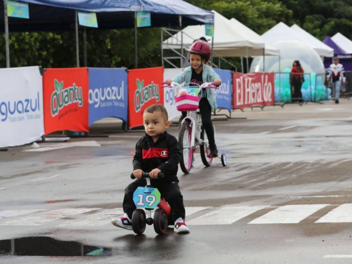 A Jayson Andre Lagos nada lo para en la Vuelta Ciclística Infantil 2025