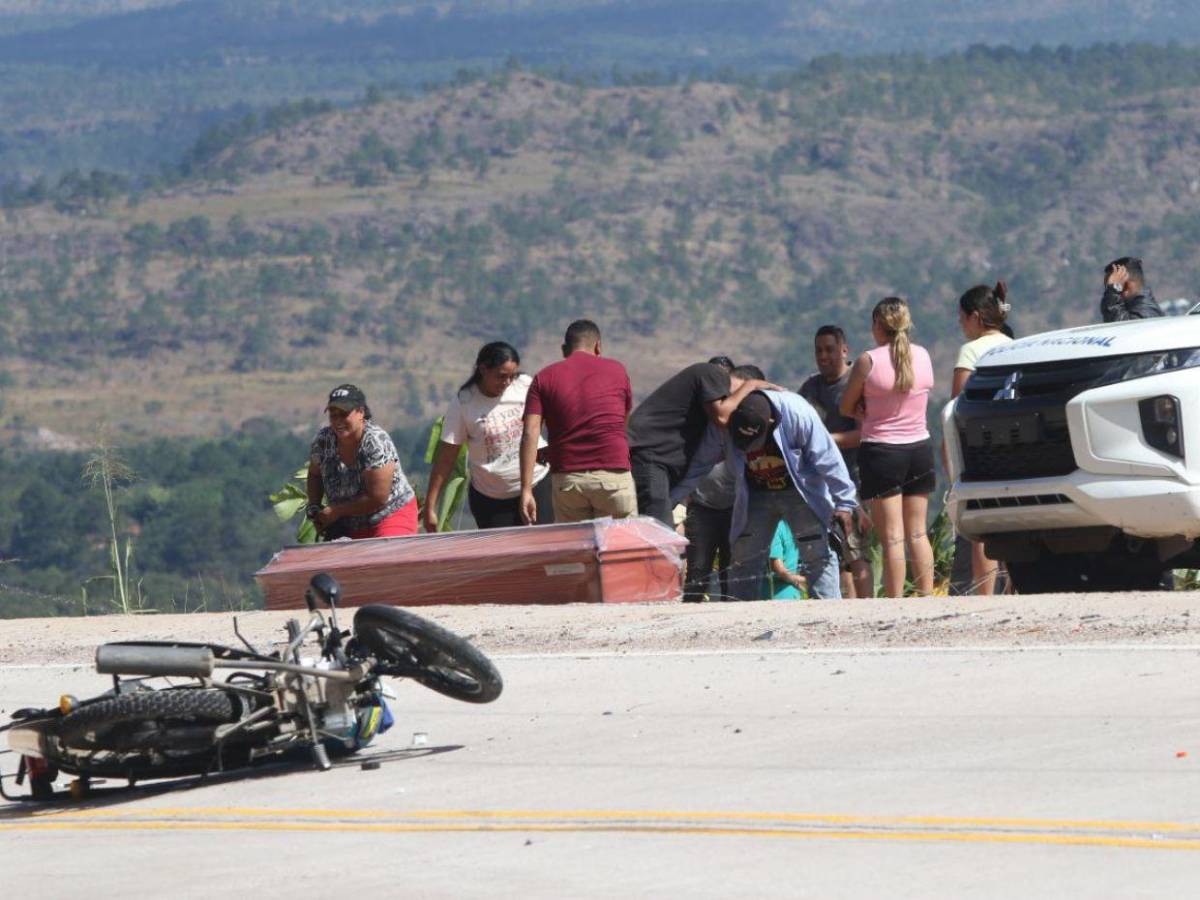 Cuatro motos, imprudencia y una curva pronunciada: tragedia en carretera a El Paraíso