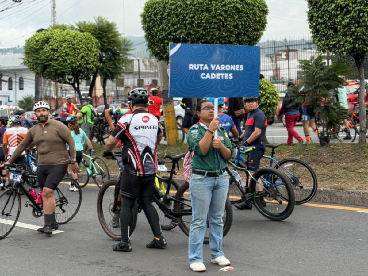 Entre tensión y emoción, así estaban los ciclistas antes de arrancar la Vuelta EL HERALDO 2025