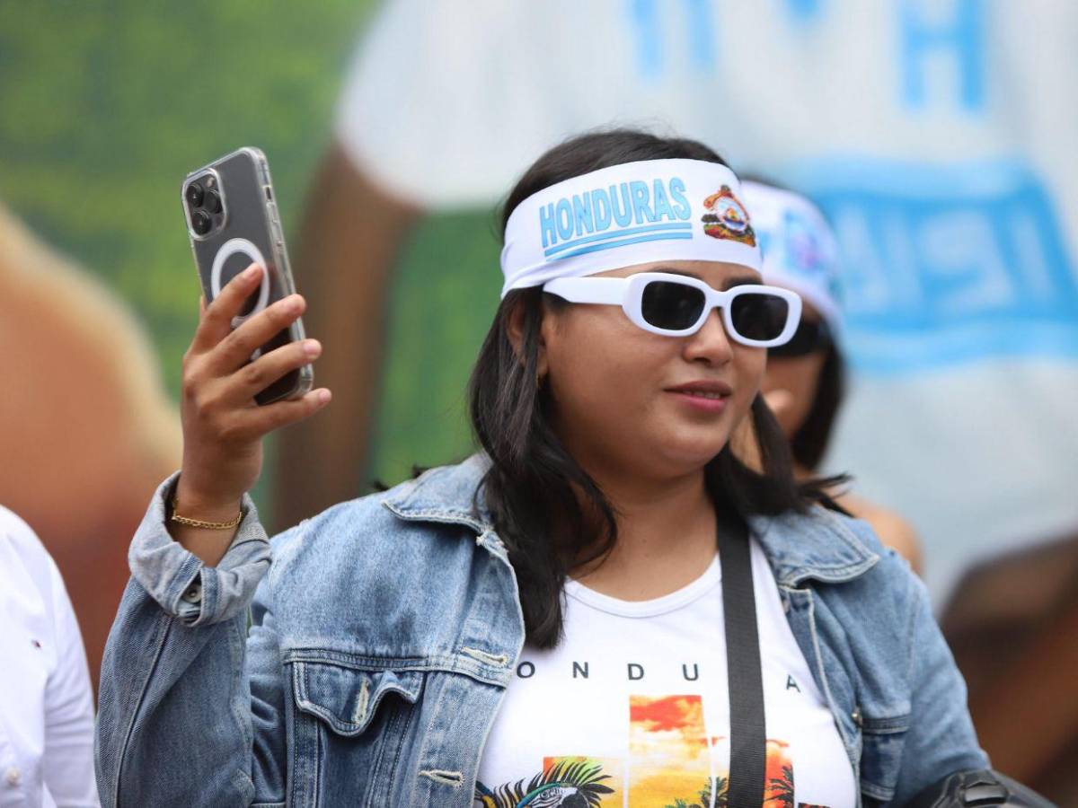 Revelado: Lo que hizo Xiomara Castro y Roberto Contreras para juego de tiktokers vs El Salvador