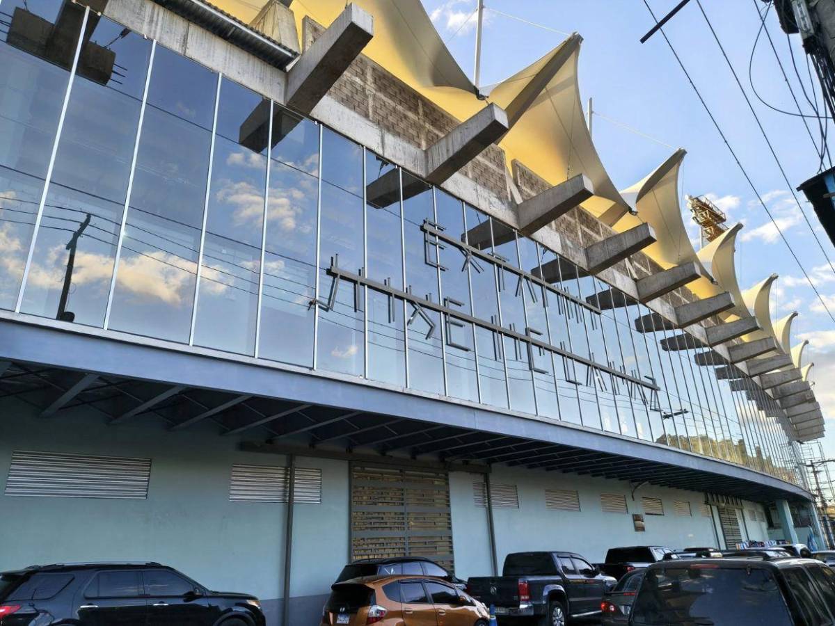 Así está quedando el Estadio Nacional de Tegucigalpa con la nueva fachada y letrero