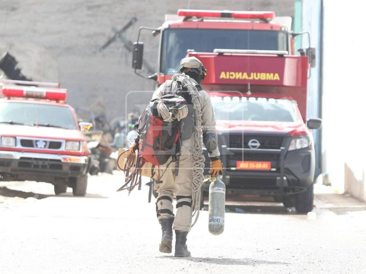 Mediante cadena humana fue el doloroso rescate de los restos de don Félix Núñez