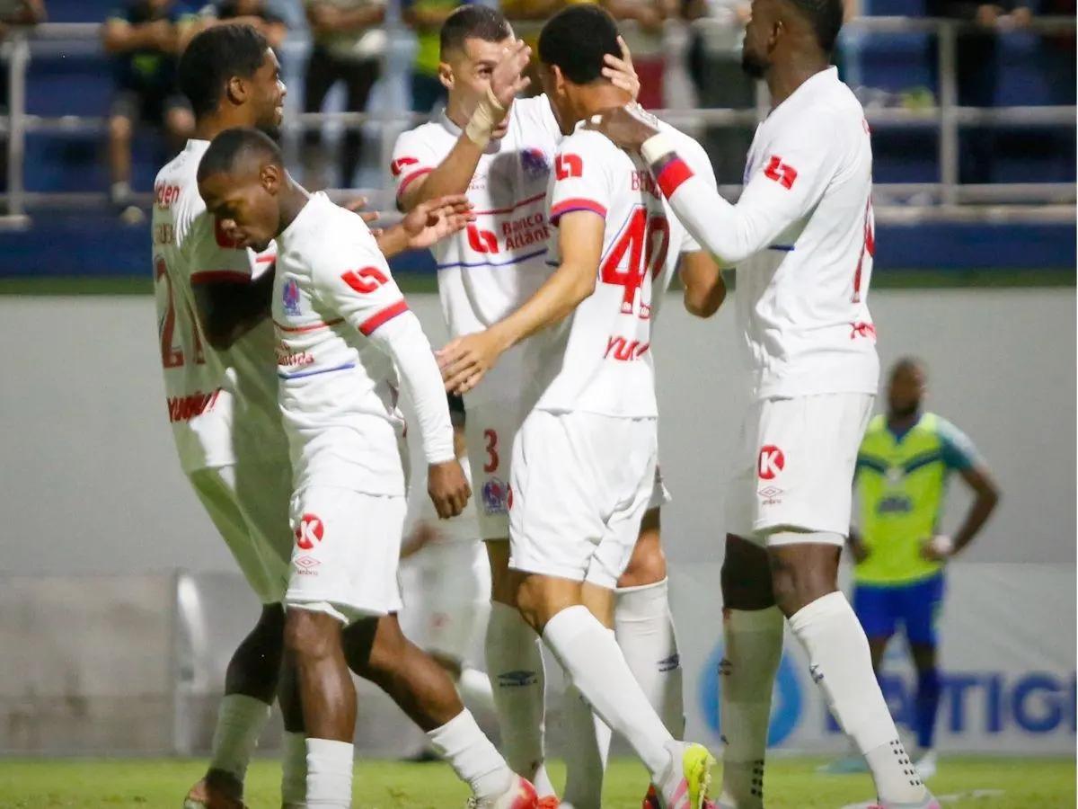 ¡Bajas y varios cambios! El modificado 11 del Olimpia para enfrentar a Real España