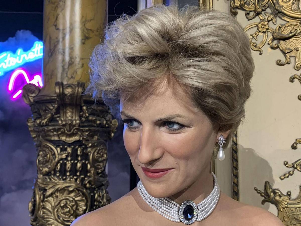 Así luce Lady Diana con su vestido de la venganza en figura de cera