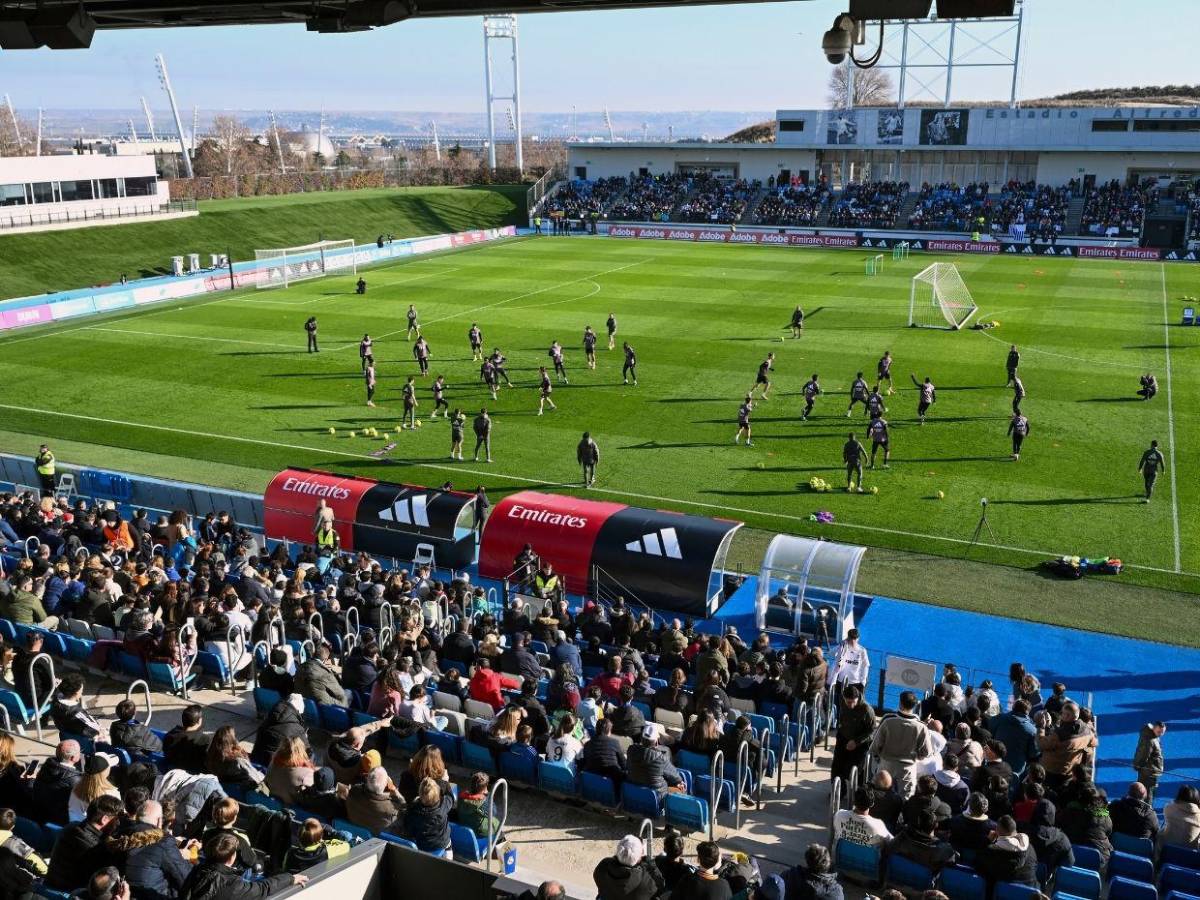 Real Madrid arropa a su afición y despierta ilusión en su penúltima práctica