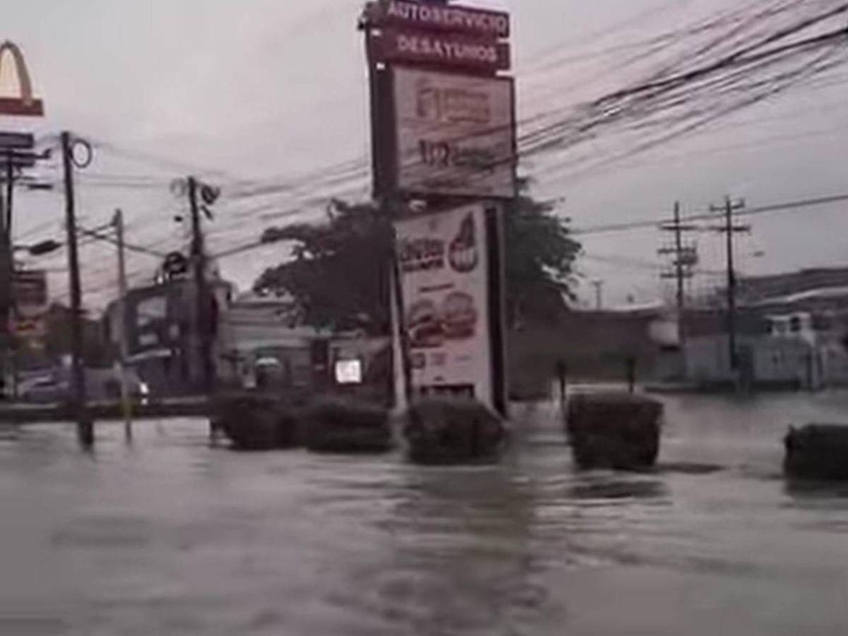 Inundaciones azotan zonas de Tela, La Ceiba y Roatán tras intensas lluvias
