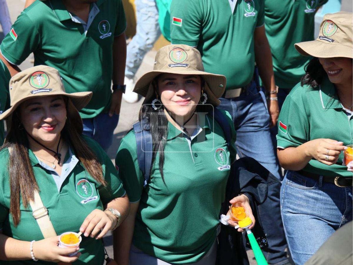 Sonrisas y estilo: Ellas robaron miradas en la marcha del Día del Trabajador en Honduras