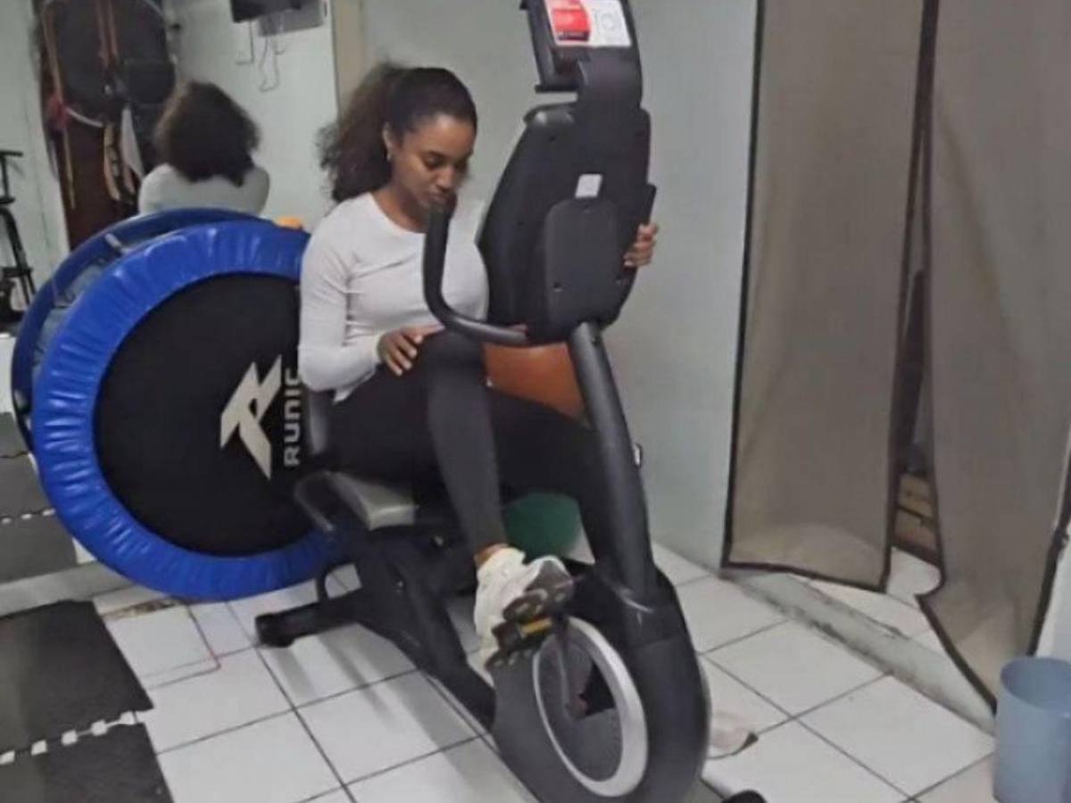 La caída que casi le cuesta la vida: Miss Jamaica demanda a Miss Universo