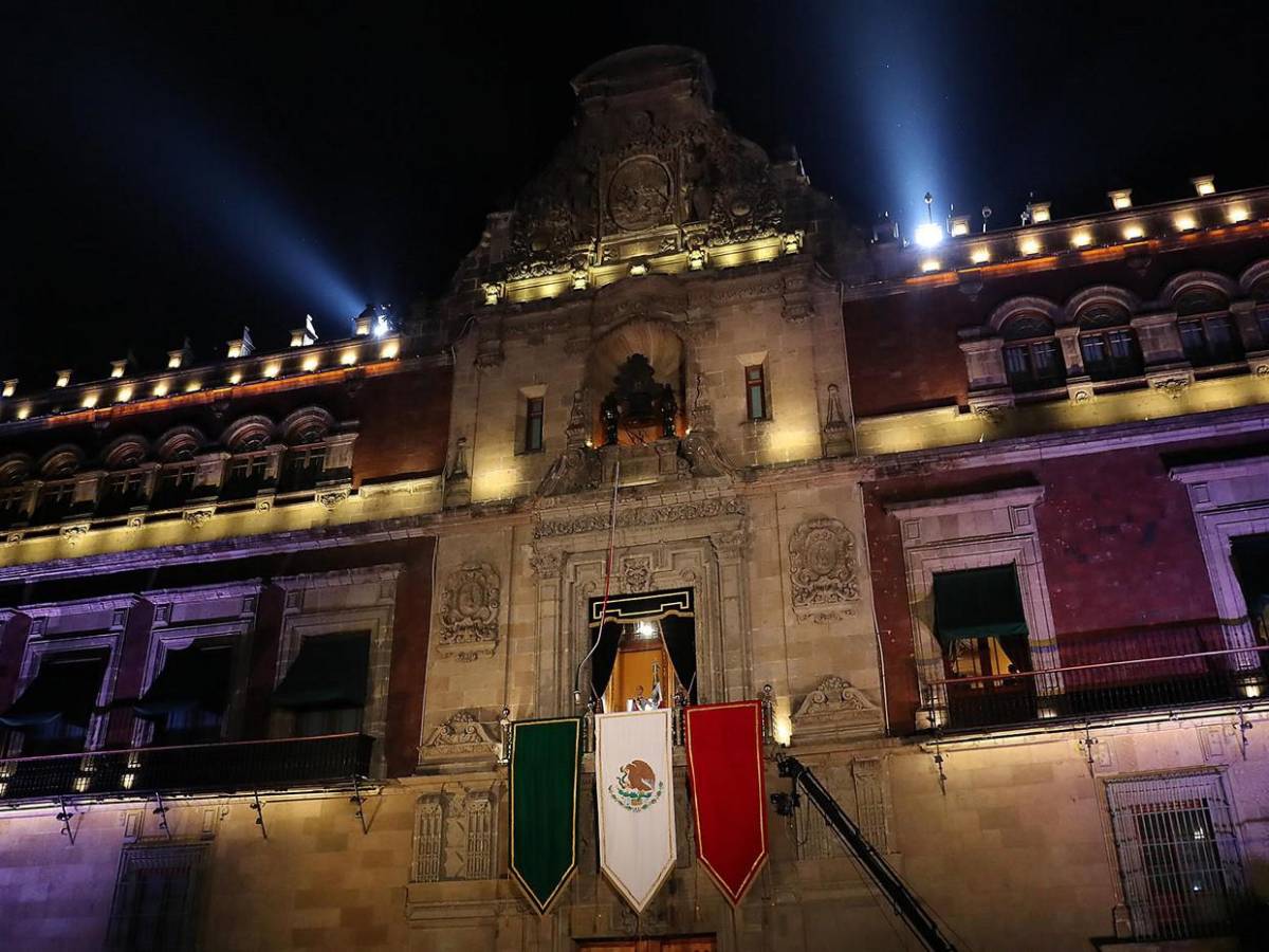 Zócalo desbordado, la mayor plaza pública de México vibra al grito de ¡Viva la independencia!