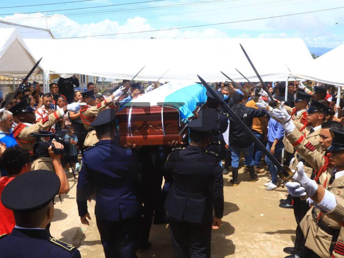 Multitud despide al inspector Kevin Pérez tras perder la vida para salvar a un menor