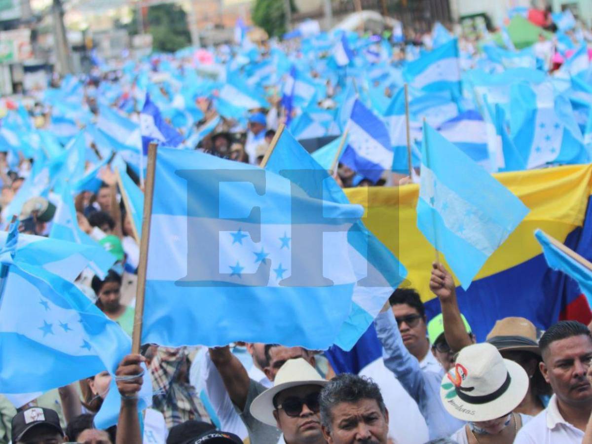 Lo que no se vio de la caminata de las iglesias en la capital