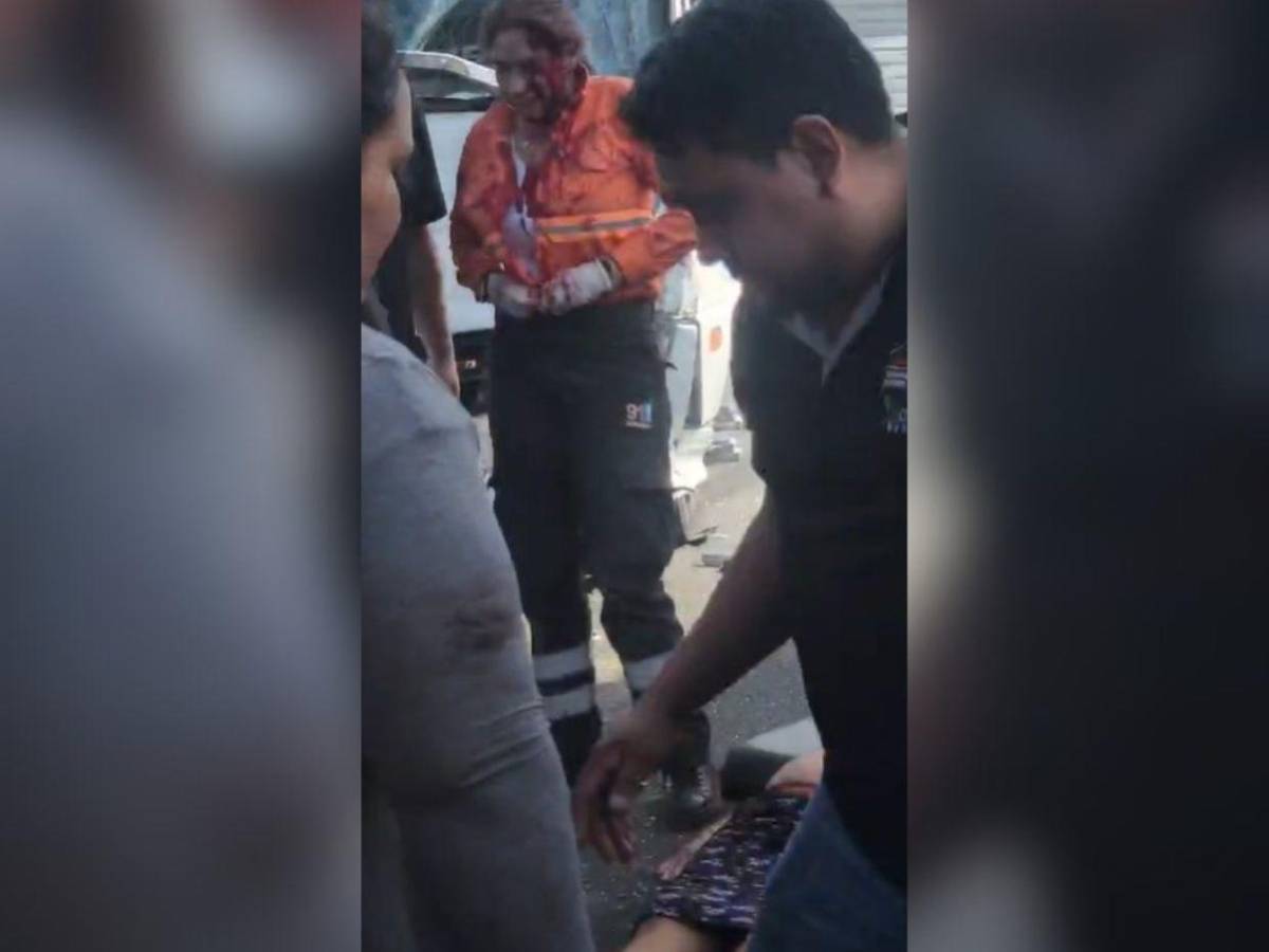 Sobre la acera quedó ambulancia tras impacto con rapidito en Comayagüela