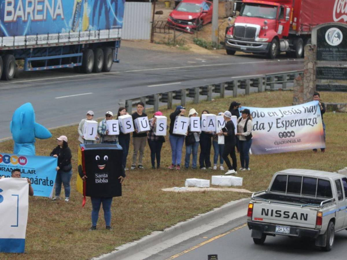 Largas filas en salida al norte por salida de últimos  vacacionistas