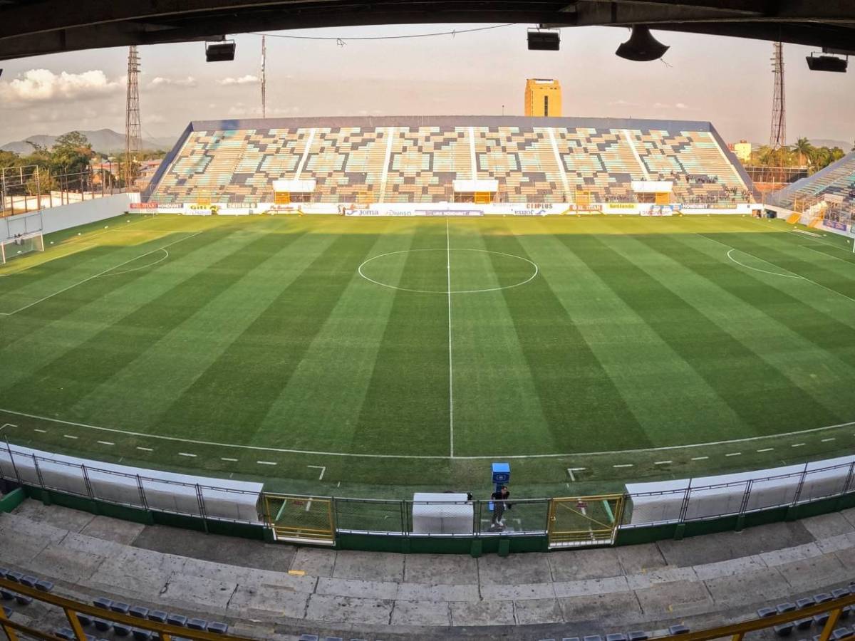 Aficionada enamora, show de las barras y ¿llegó Lavallén?: Ambiente previo al Marathón vs Olimpia