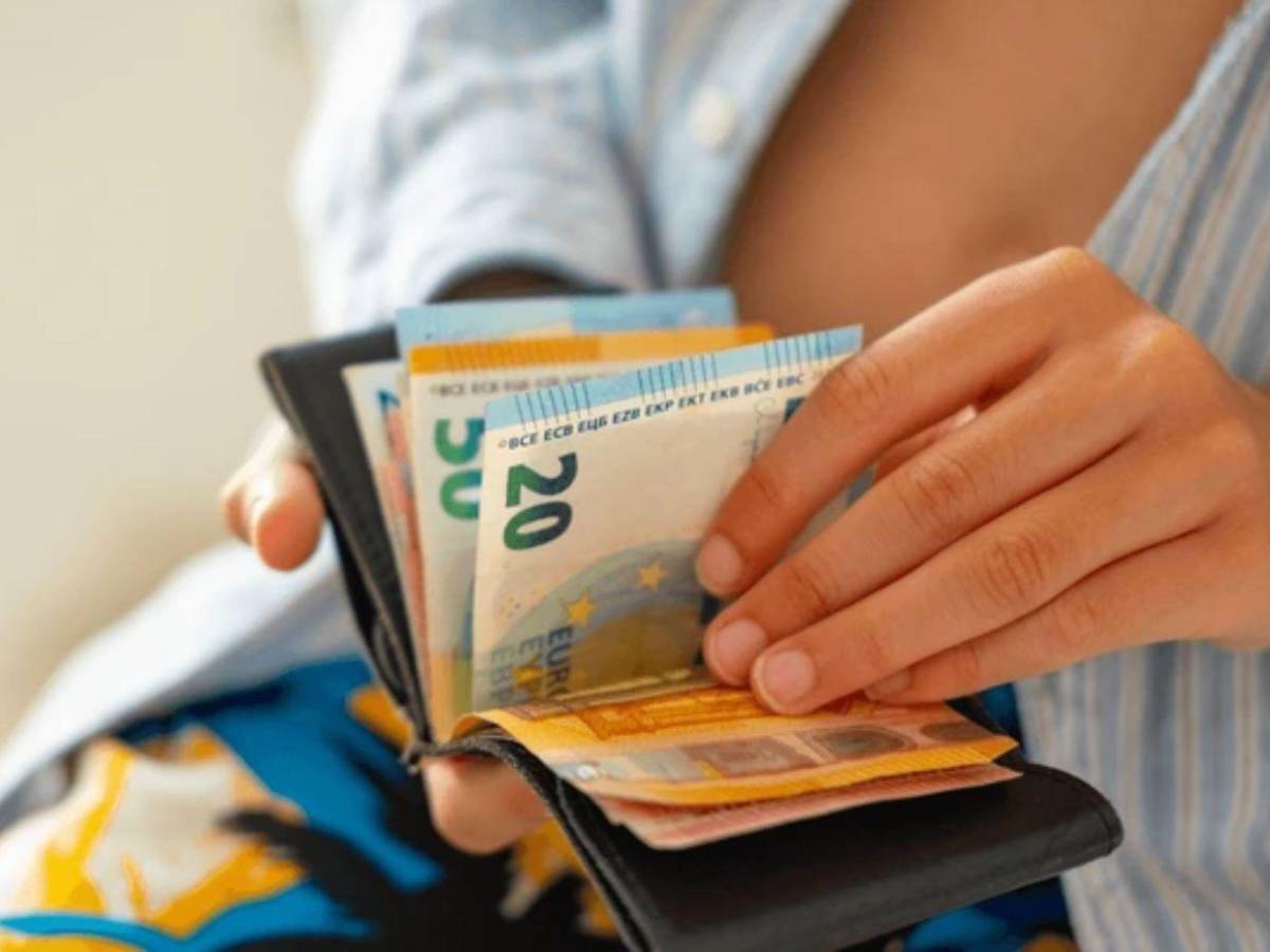 Adolescente roba miles de dólares a sus padres para donar a streamers en China