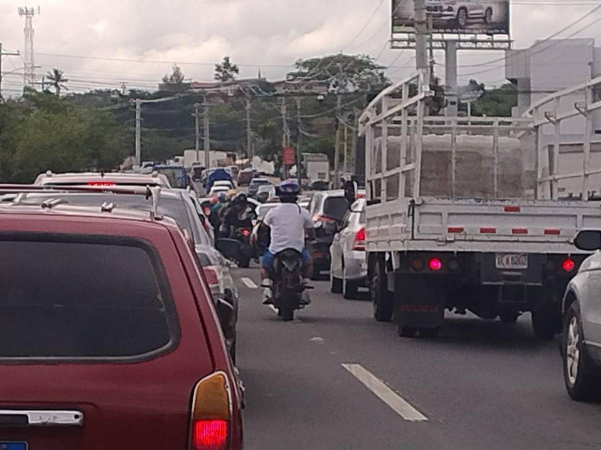 Protesta de enfermeras auxiliares desencadena caos en bulevar Suyapa y Centroamérica