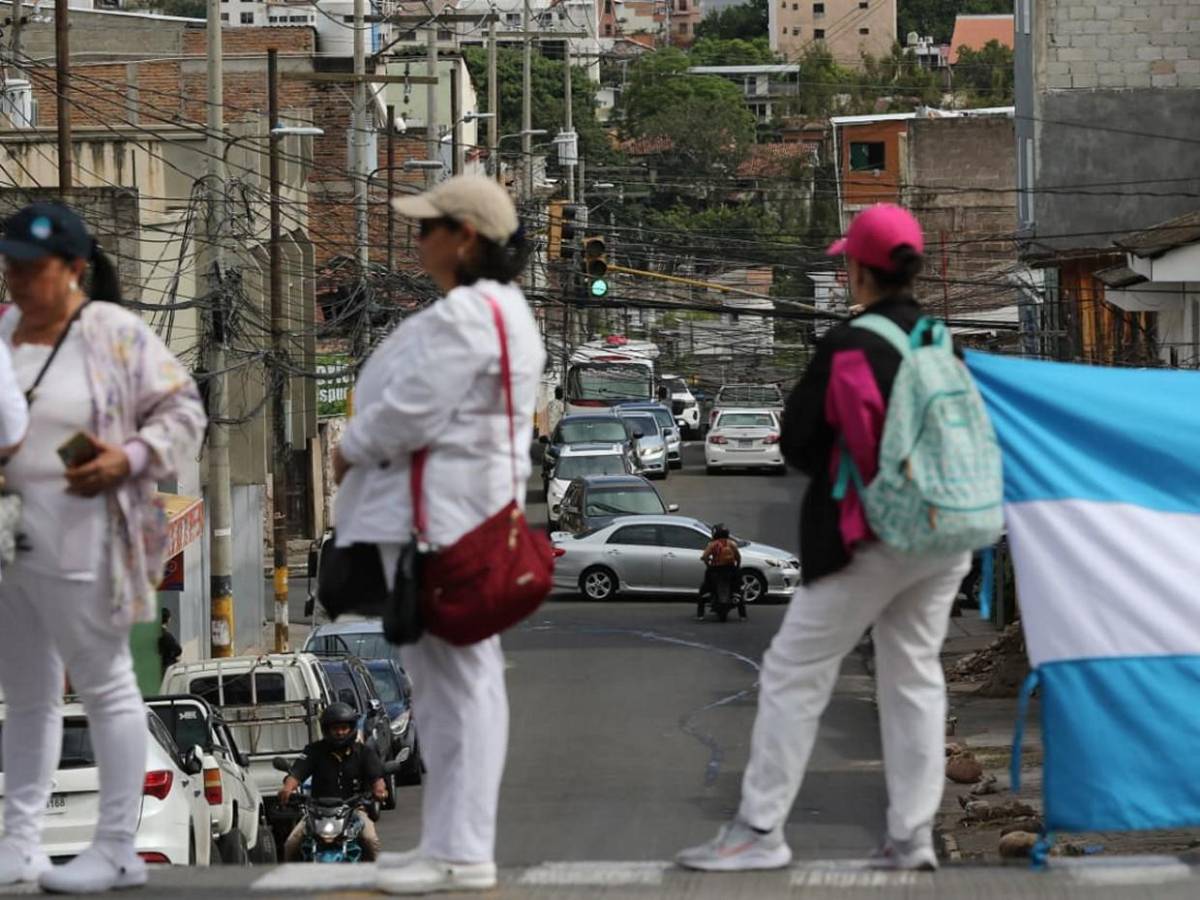 Protesta de enfermeras auxiliares desencadena caos en bulevar Suyapa y Centroamérica