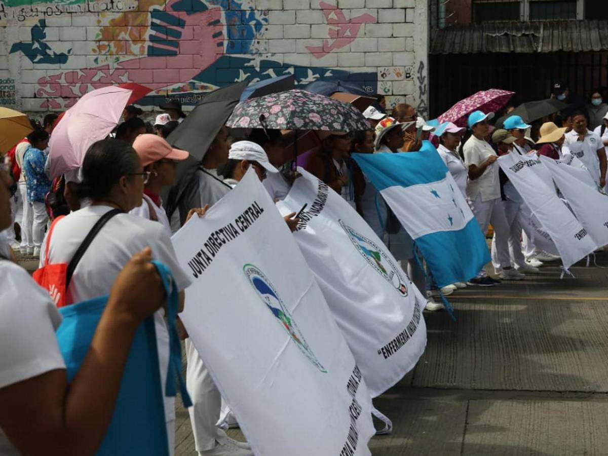 Protesta de enfermeras auxiliares desencadena caos en bulevar Suyapa y Centroamérica
