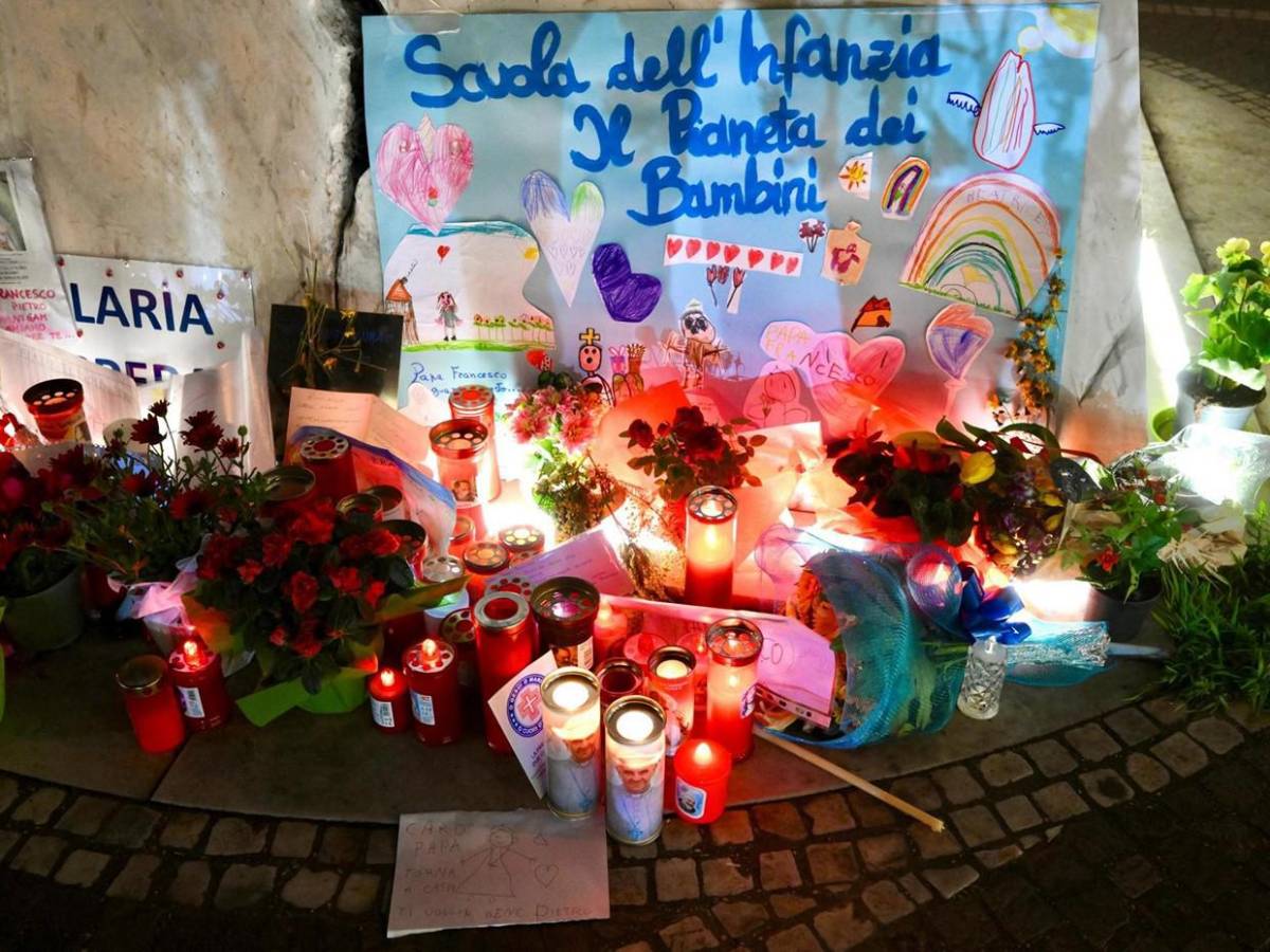 Salud del papa Francisco mantiene en constante oración  al pueblo católico