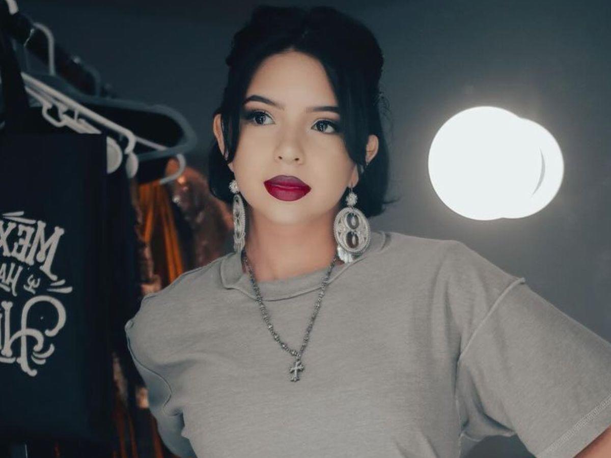 Ángela se dejó ver recientemente con esta cadena de Nodal.