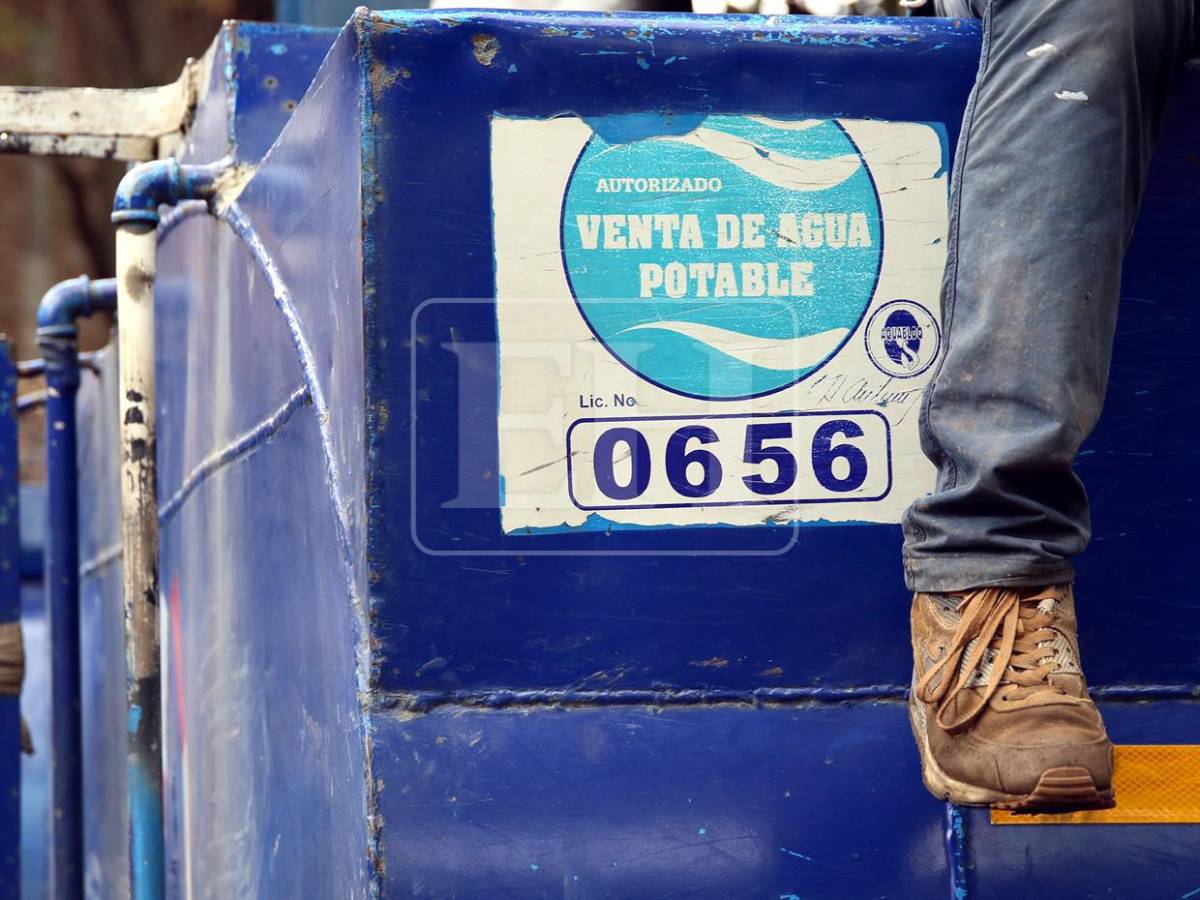 Alto precio del agua en cisternas ahoga a familias más pobres de la capital