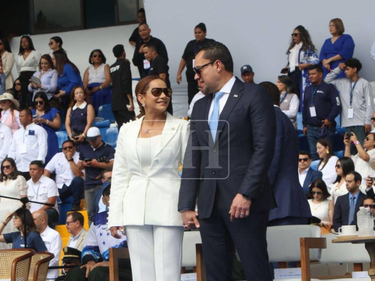 Tomás Zambrano y su esposa Yohana Lagos protagonizan romántico momento durante los desfiles patrios