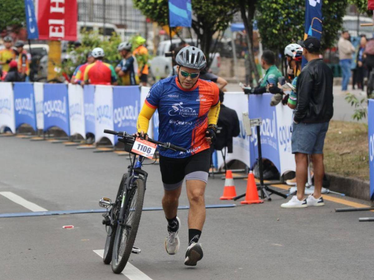 Caídas, alegría y pasión: así se vivió la decimocuarta edición de la Vuelta Ciclística EL HERALDO
