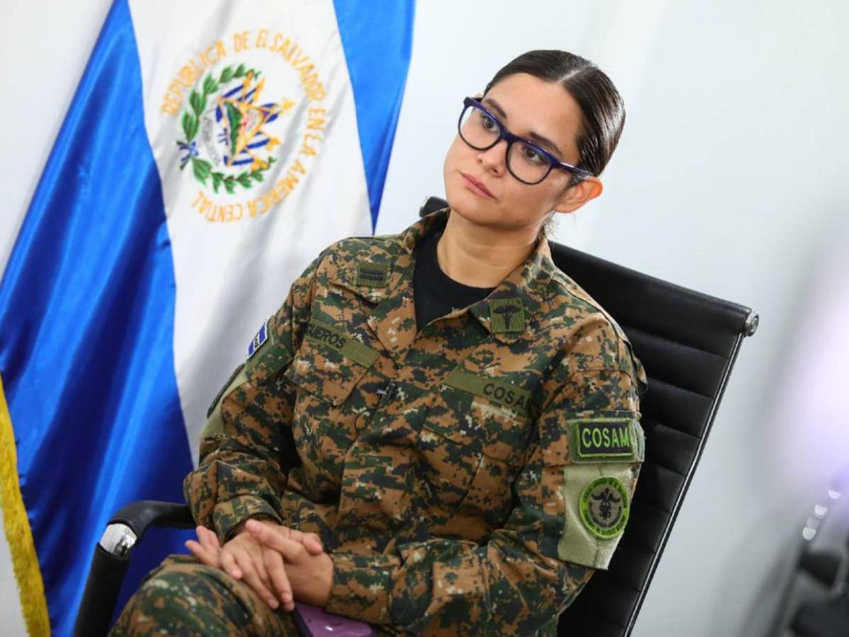 ¿Quién es Karla Trigueros, la militar que es ministra de Educación en El Salvador?