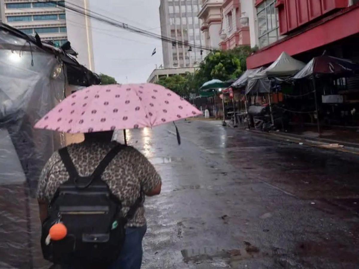 Alertan que onda tropical dejará fuertes lluvias: estas serán las zonas afectadas en Honduras hoy