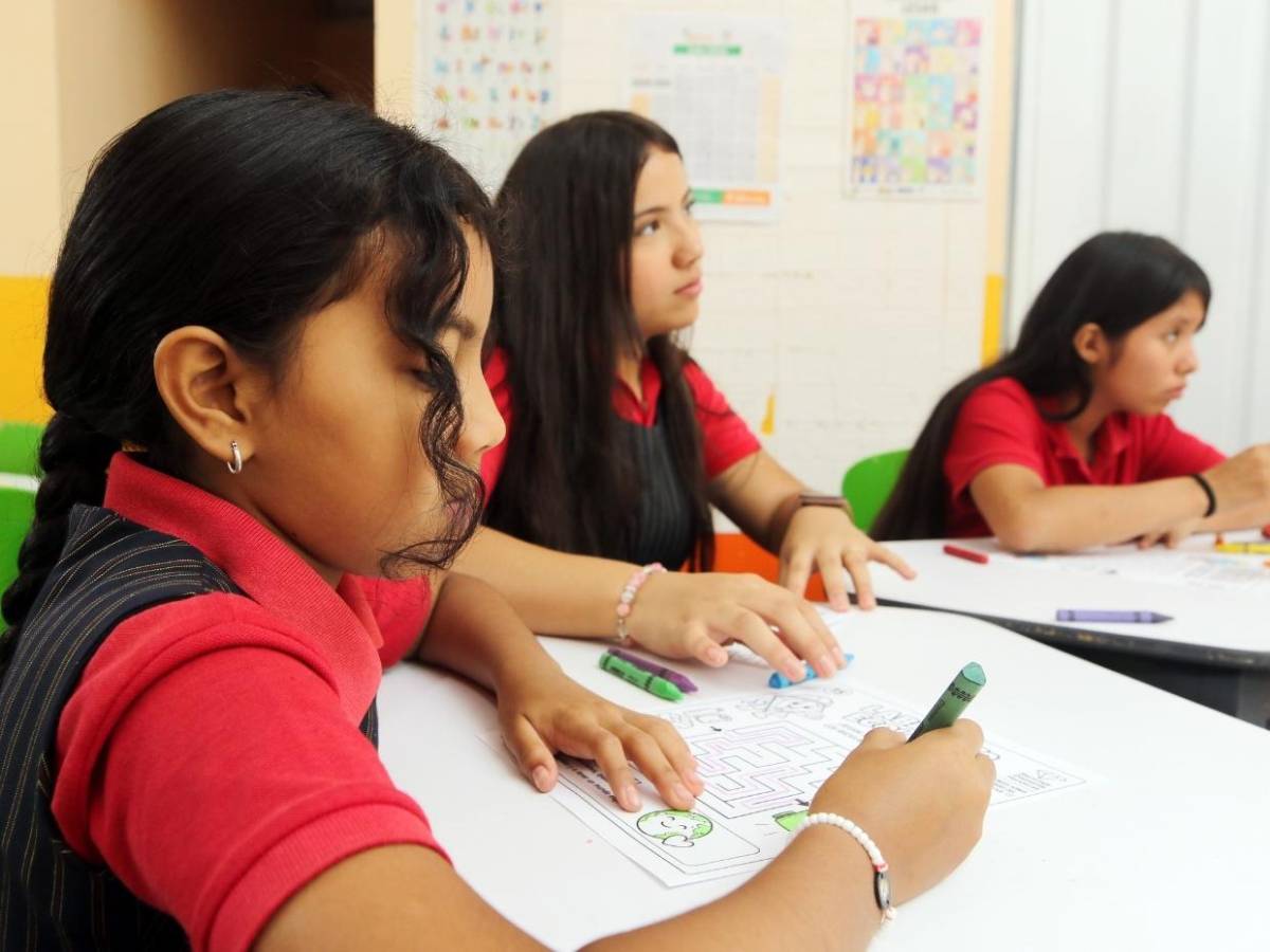 Guardianes del planeta promueven el reciclaje en  escuelas de la capital
