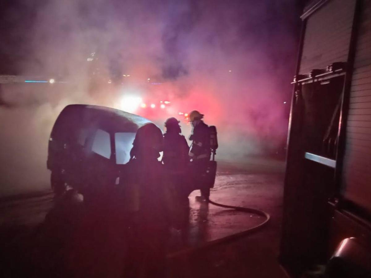 Fotos: así quedó el busito incendiado en Villa Vieja, carretera al oriente