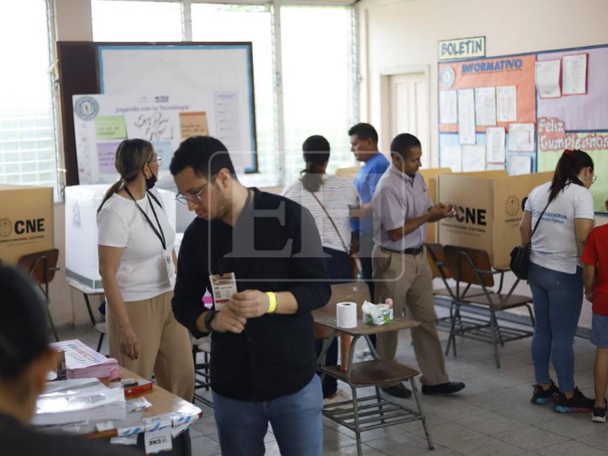 Biométrico, tinta indeleble y orden: así se desarrollan las elecciones en Honduras