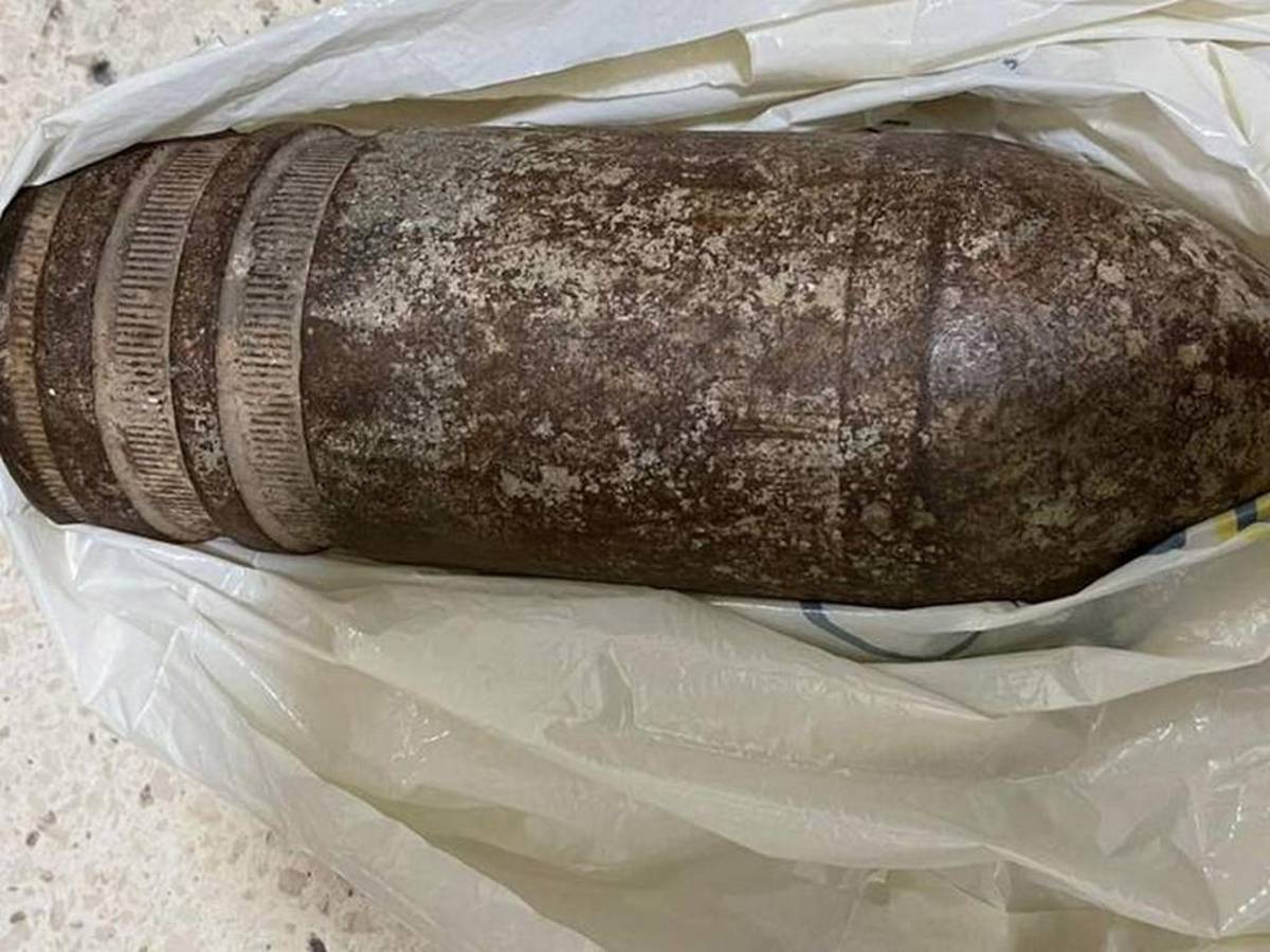 Video: Familia llevaba un obús de recuerdo en su equipaje y sembró el pánico en el aeropuerto de Tel Aviv