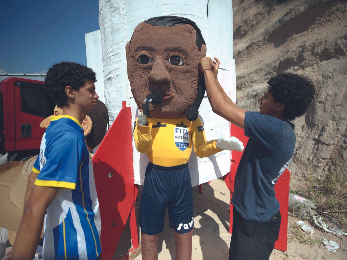 Monigotes de Barton y de pareja presidencial arderán en la capital