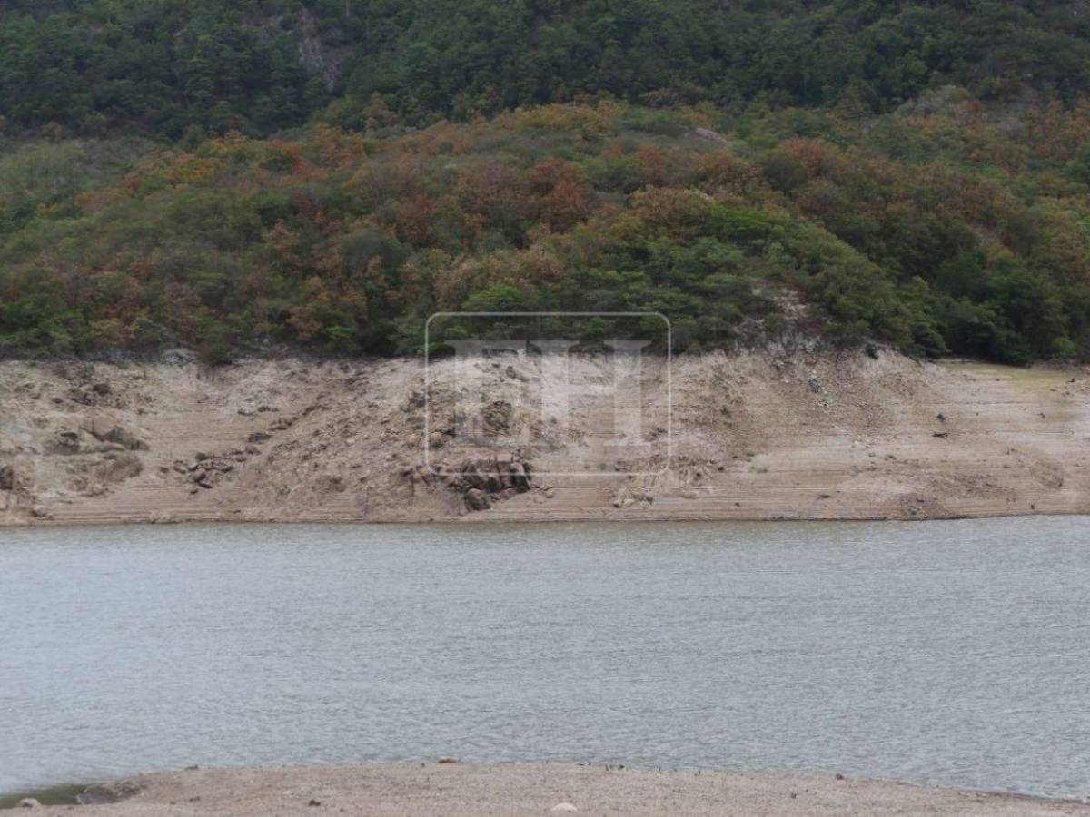 Niveles de agua alarmantes: Imágenes que muestran la crítica situación de la represa Concepción
