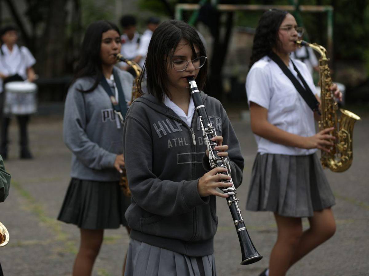 Banda marcial del Central Vicente Cáceres, 84 años de tradición en desfiles patrios