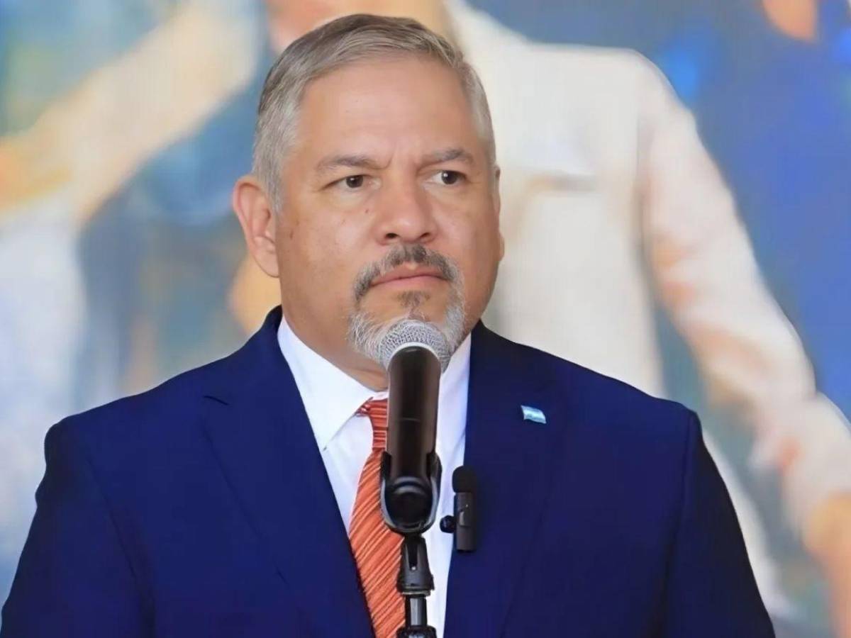 Flores Lanza, Redondo y otros funcionarios con familiares en cargos diplomáticos