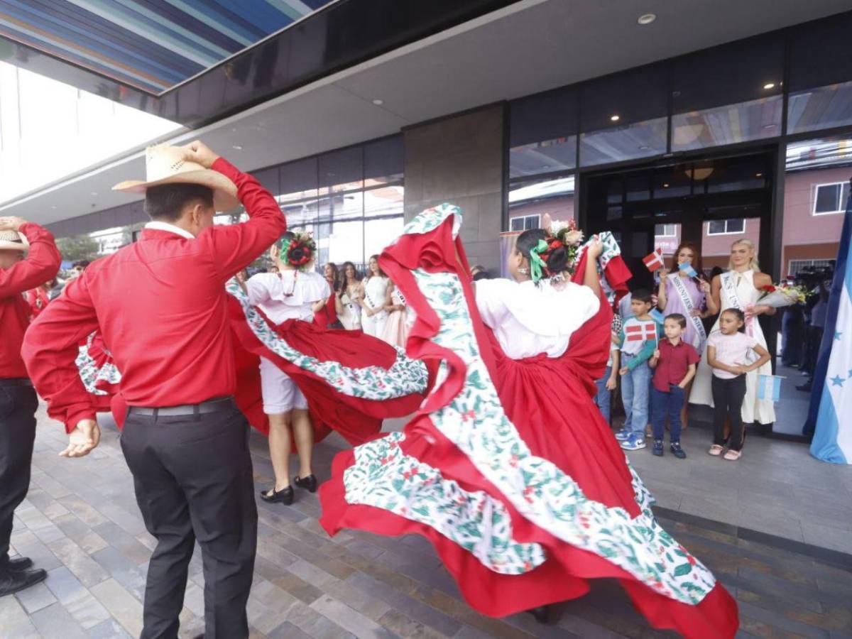 Publican fotografías oficiales del encuentro entre Victoria Kjær y Xiomara Castro