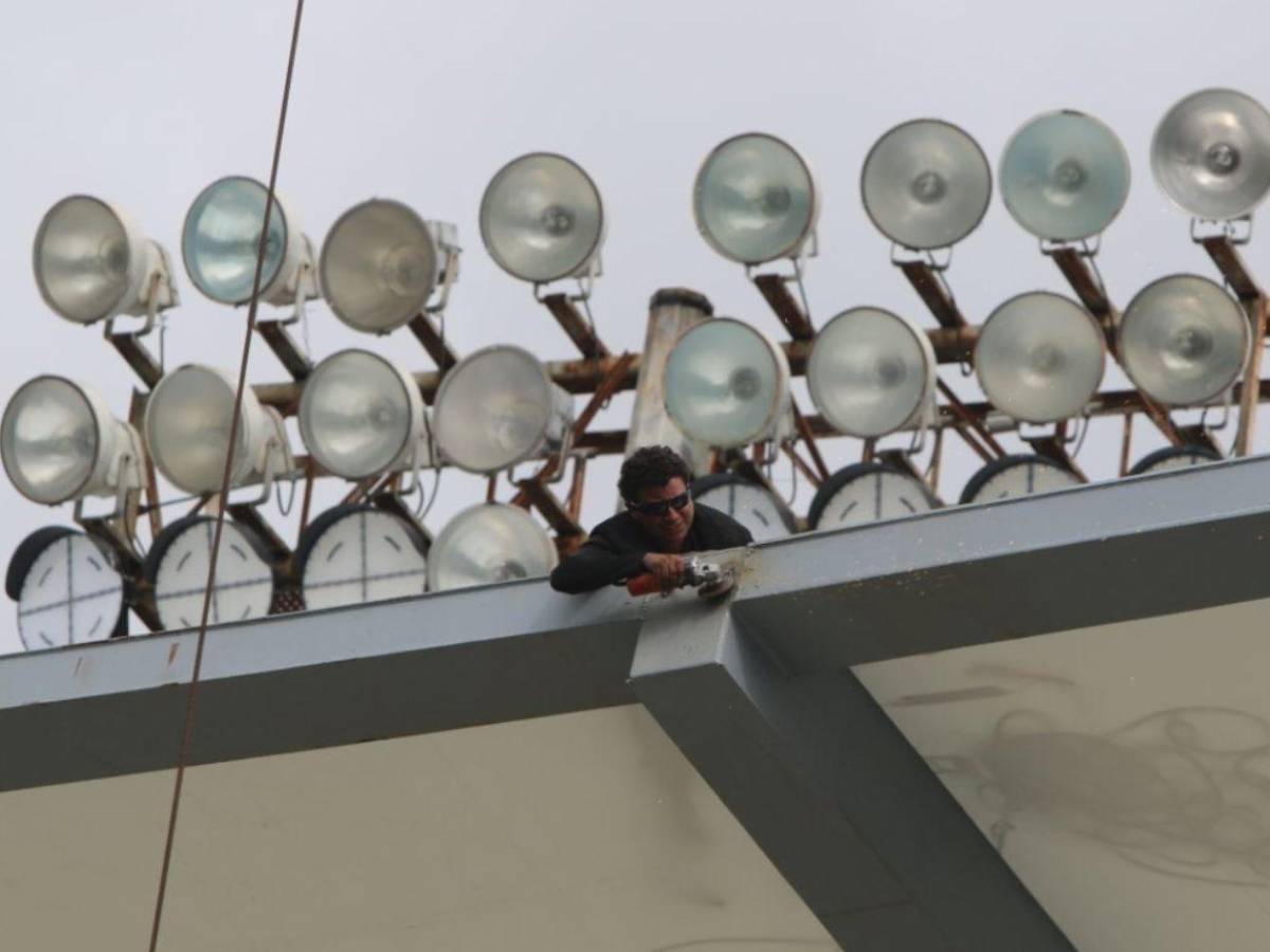 Así va quedando el Estadio Nacional de Tegucigalpa con su nueva pantalla gigante