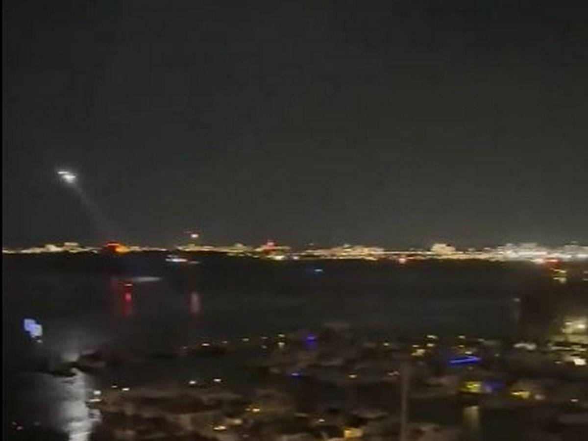 Así fue el choque entre avión y helicóptero en Washington; buscan sobrevivientes