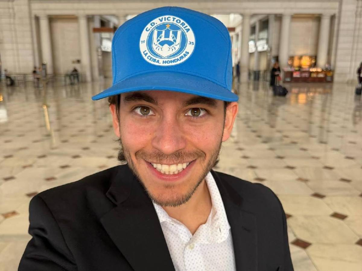 Carlos Eduardo Espina revela los miles de dólares que generó Victoria en su primer en vivo de TikTok