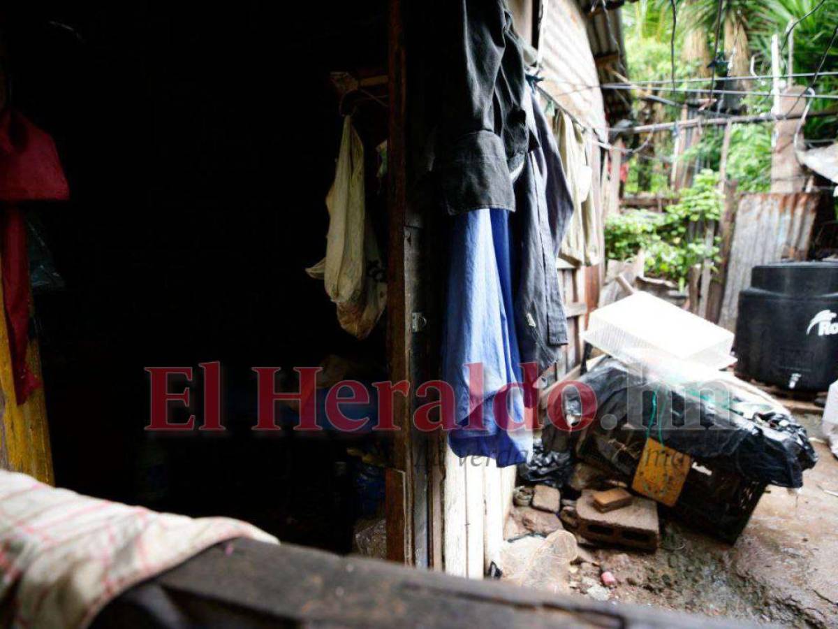 La casa de don Santiago quedó vacía, él la extraña y le gustaría regresar.