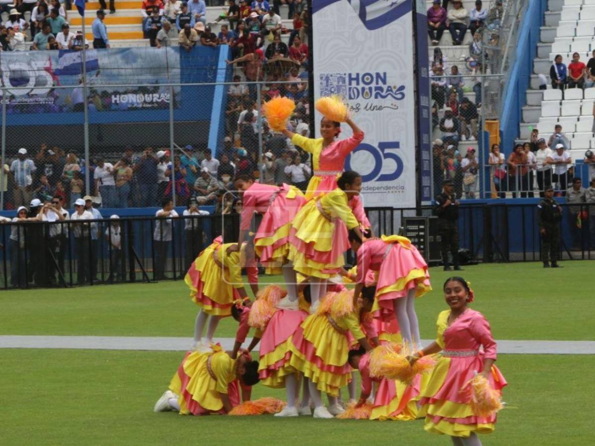 Así fue el show folclórico de Villa de las Niñas en el Estadio Nacional