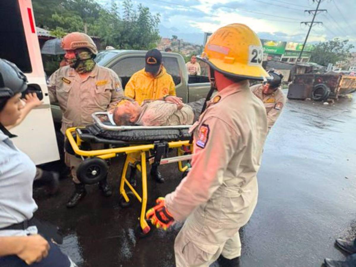 Caos total en la Villa Unión: lluvias provocan deslizamiento de tierra sobre varias casas