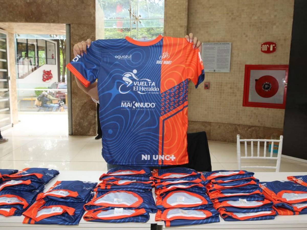 Entrega de kits en el arranque de la Vuelta EL HERALDO 2025, que reúne a mil ciclistas en Honduras