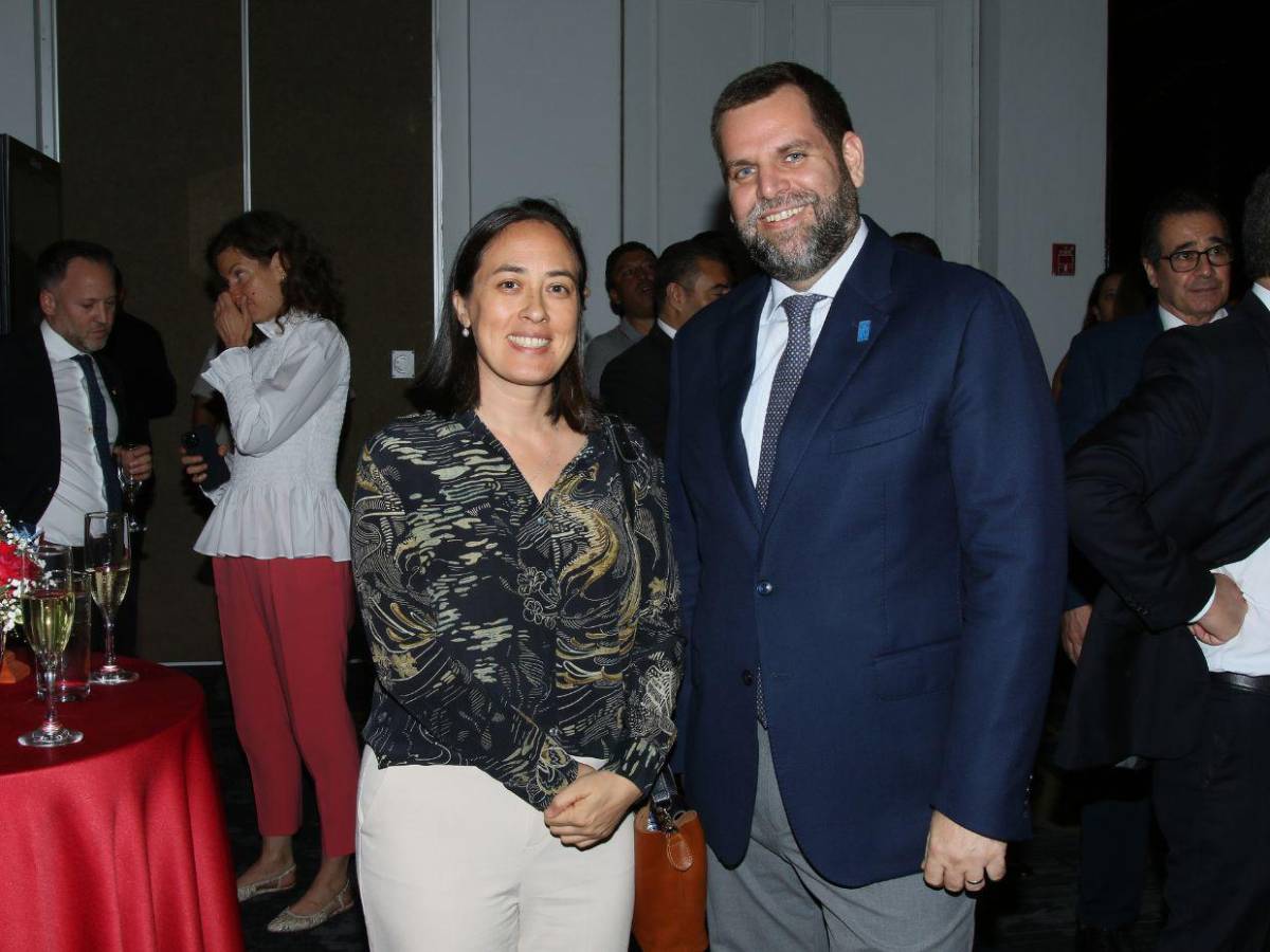 Diplomáticos y funcionarios brindan en el Hotel Clarion por el Día Nacional de Francia