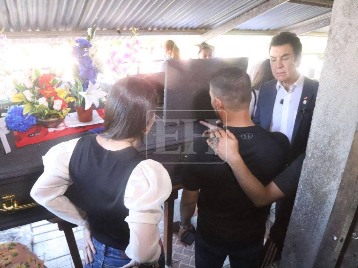 Así fue la visita de Salvador Nasralla a Santa Bárbara para despedir víctimas del accidente
